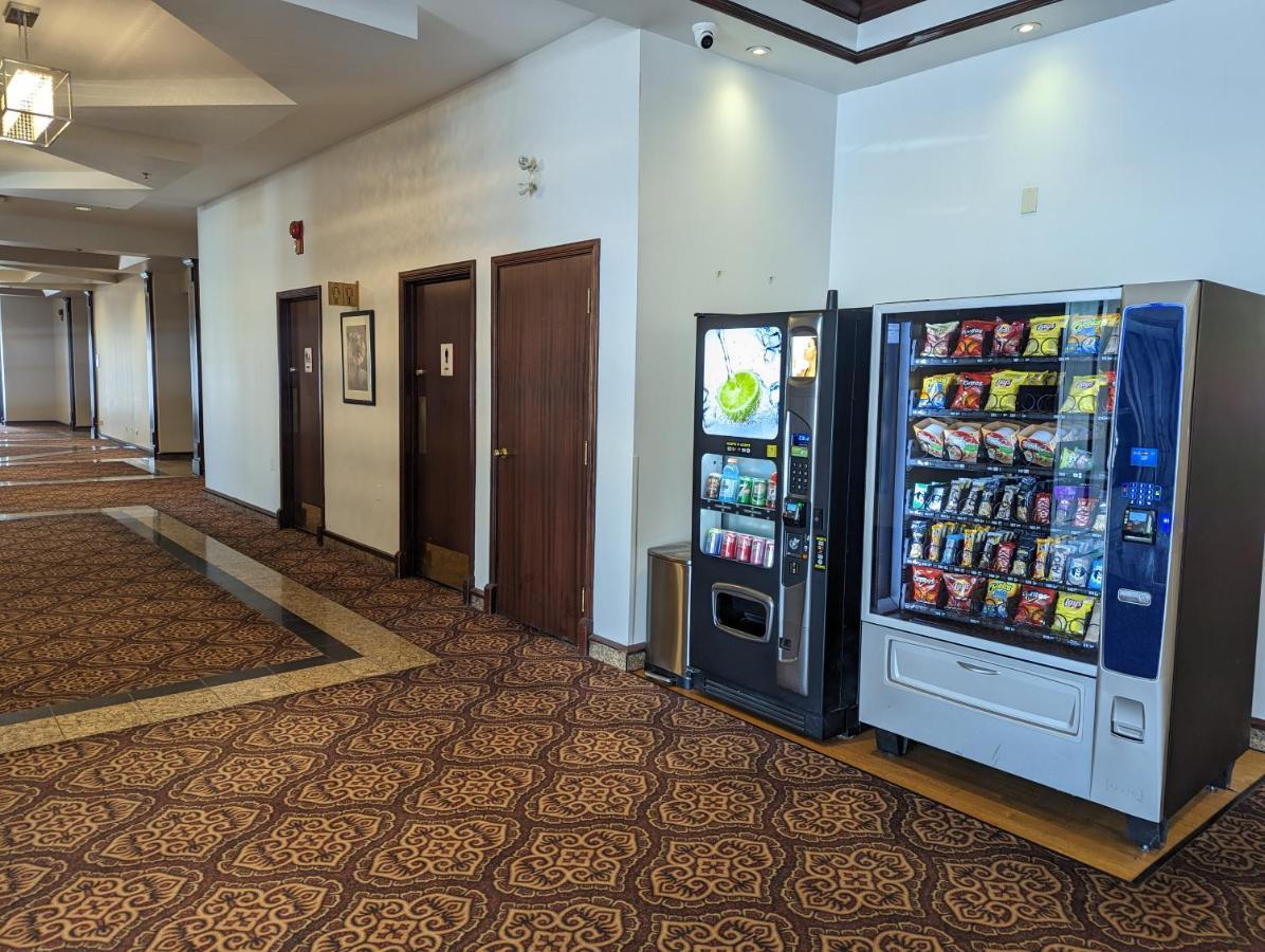 Divya Sutra Plaza And Conference Centre Airport Hotel Calgary