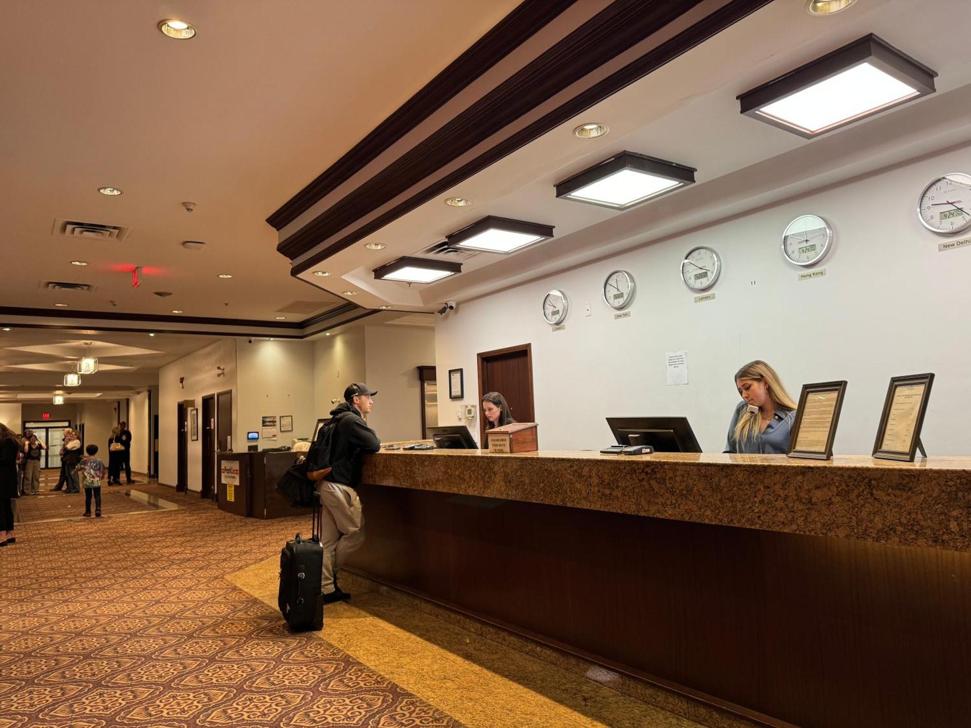 Hotel Divya Sutra Plaza And Conference Centre Airport Calgary