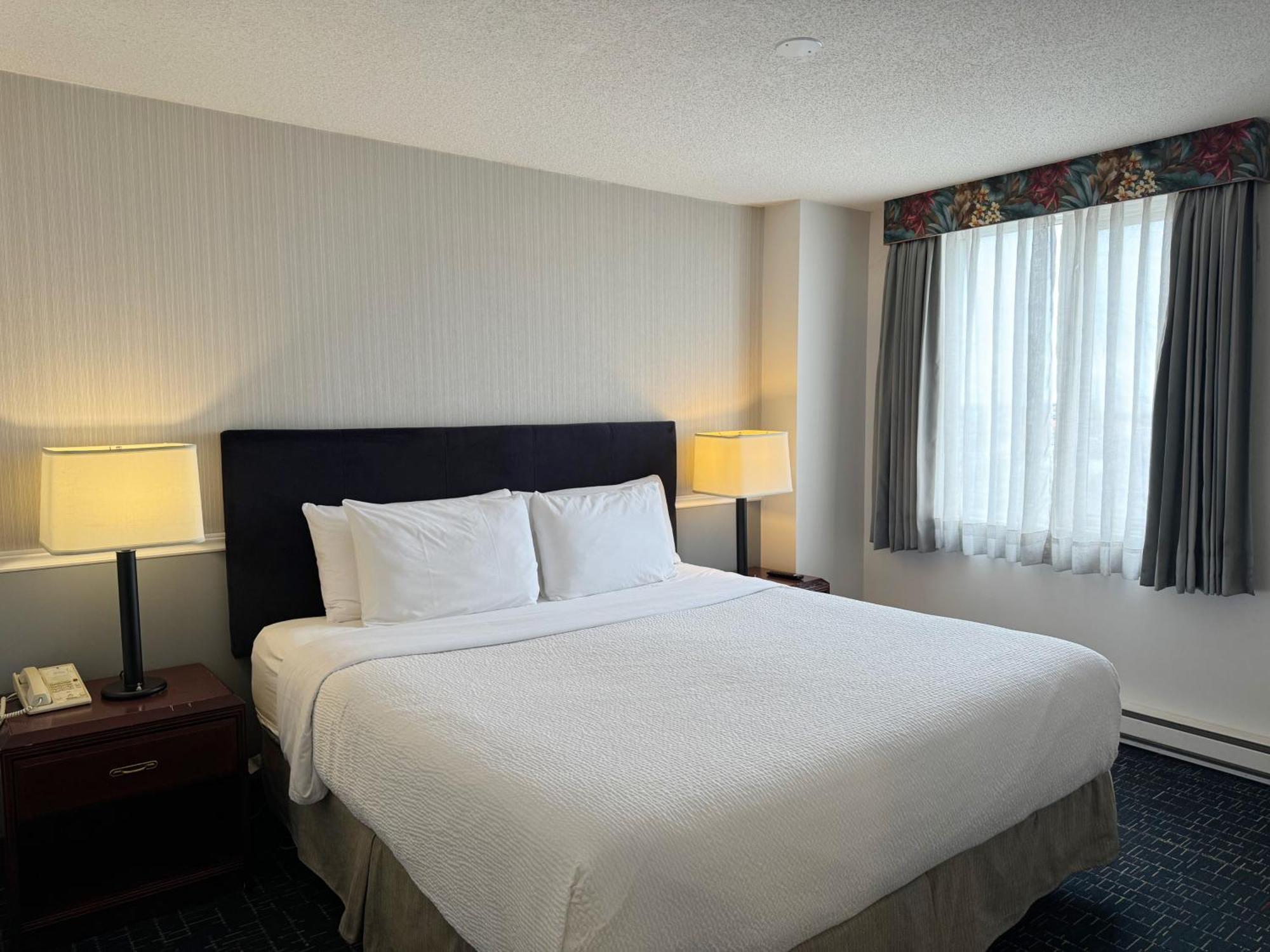Divya Sutra Plaza And Conference Centre Airport 3* Calgary