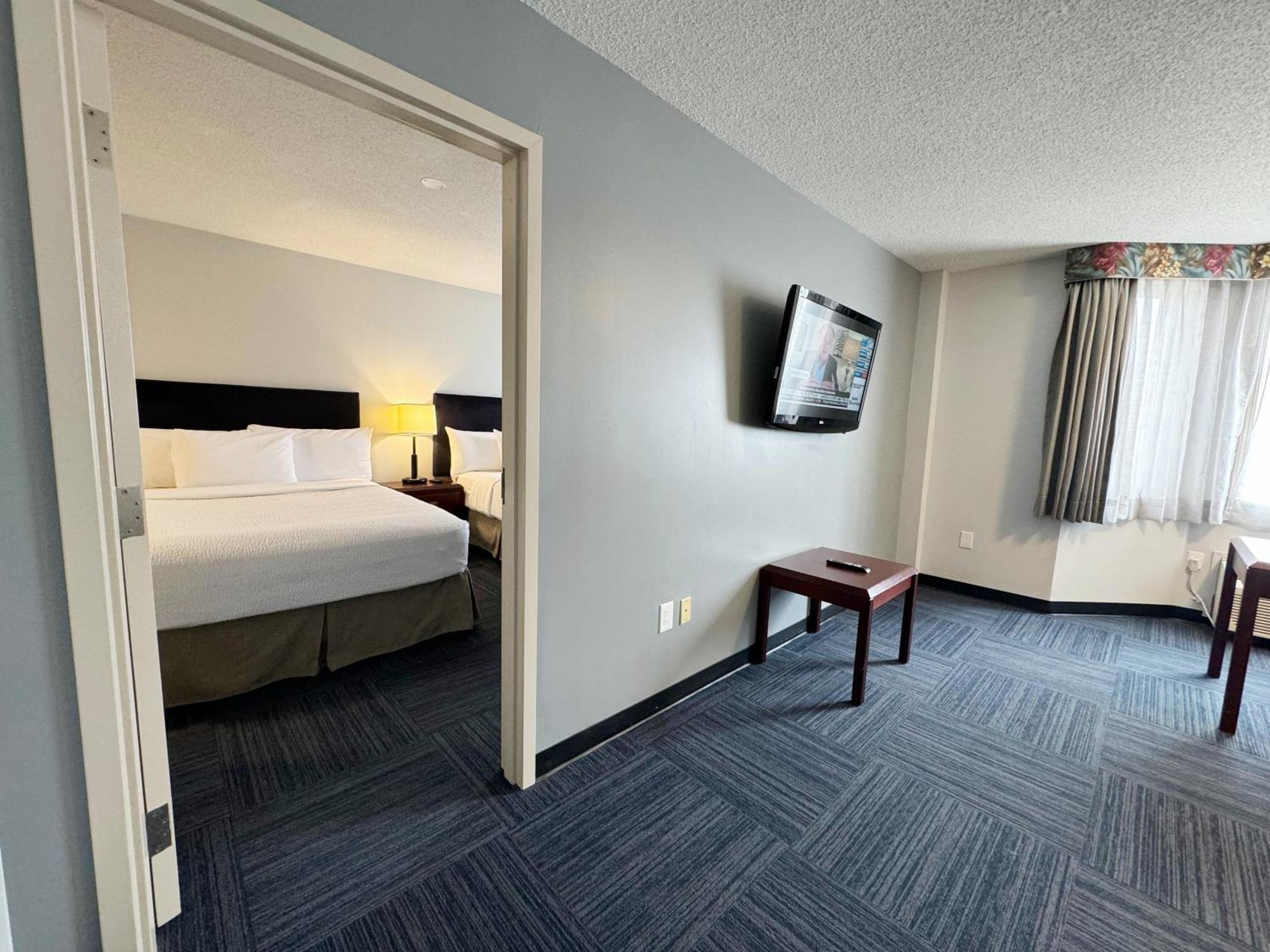 Divya Sutra Plaza And Conference Centre Airport Hotel Calgary