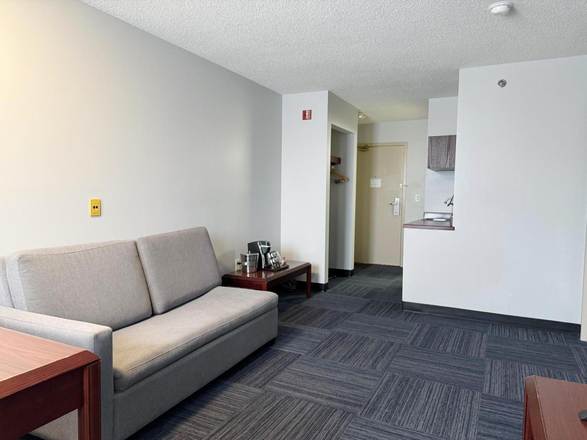 Hotel Divya Sutra Plaza And Conference Centre Airport 3*