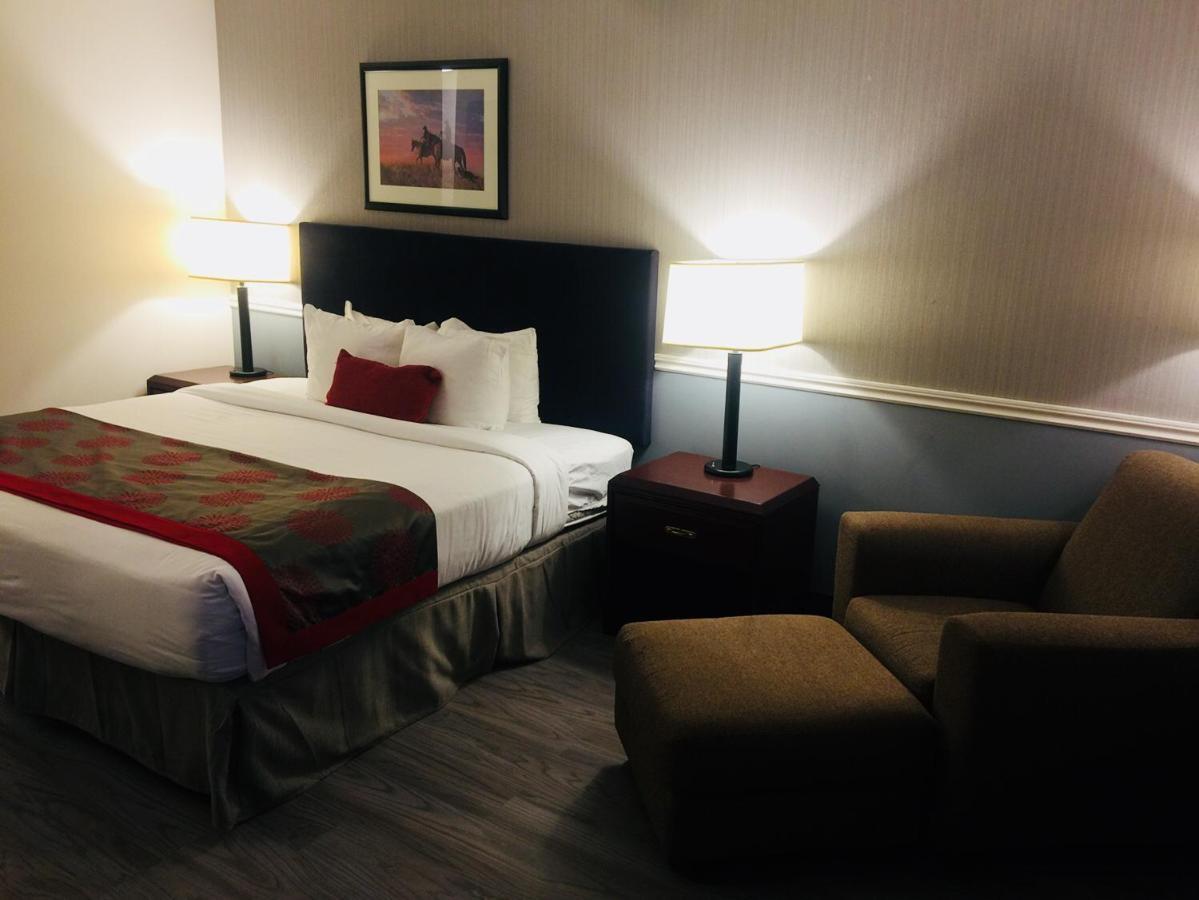 Hotel Divya Sutra Plaza And Conference Centre Airport Calgary